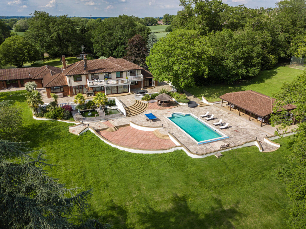 01-Exterior-Grounds-Mansion-Short-Let-Rental-London